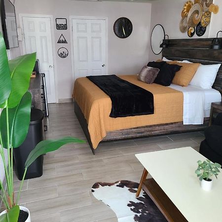 Modern Studio Retreat With King Bed - Cozy Comfort Pahokee Exteriör bild