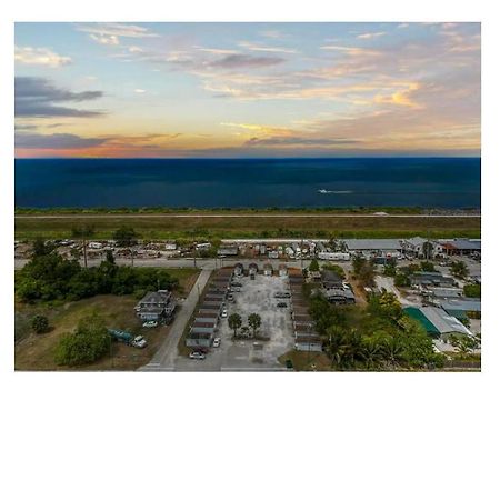 Modern Studio Retreat With King Bed - Cozy Comfort Pahokee Exteriör bild