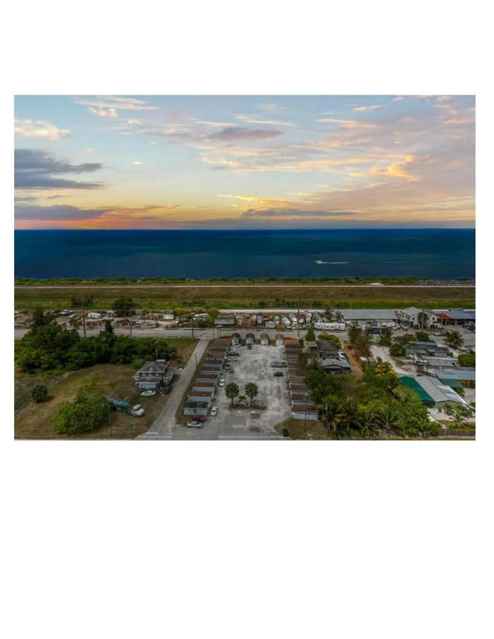 Modern Studio Retreat With King Bed - Cozy Comfort Pahokee Exteriör bild