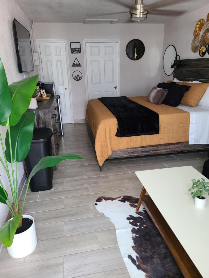 Modern Studio Retreat With King Bed - Cozy Comfort Pahokee Exteriör bild